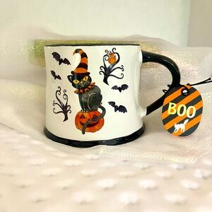 Halloween Cat Mug with Black Handle Halloween-themed coffee mug !